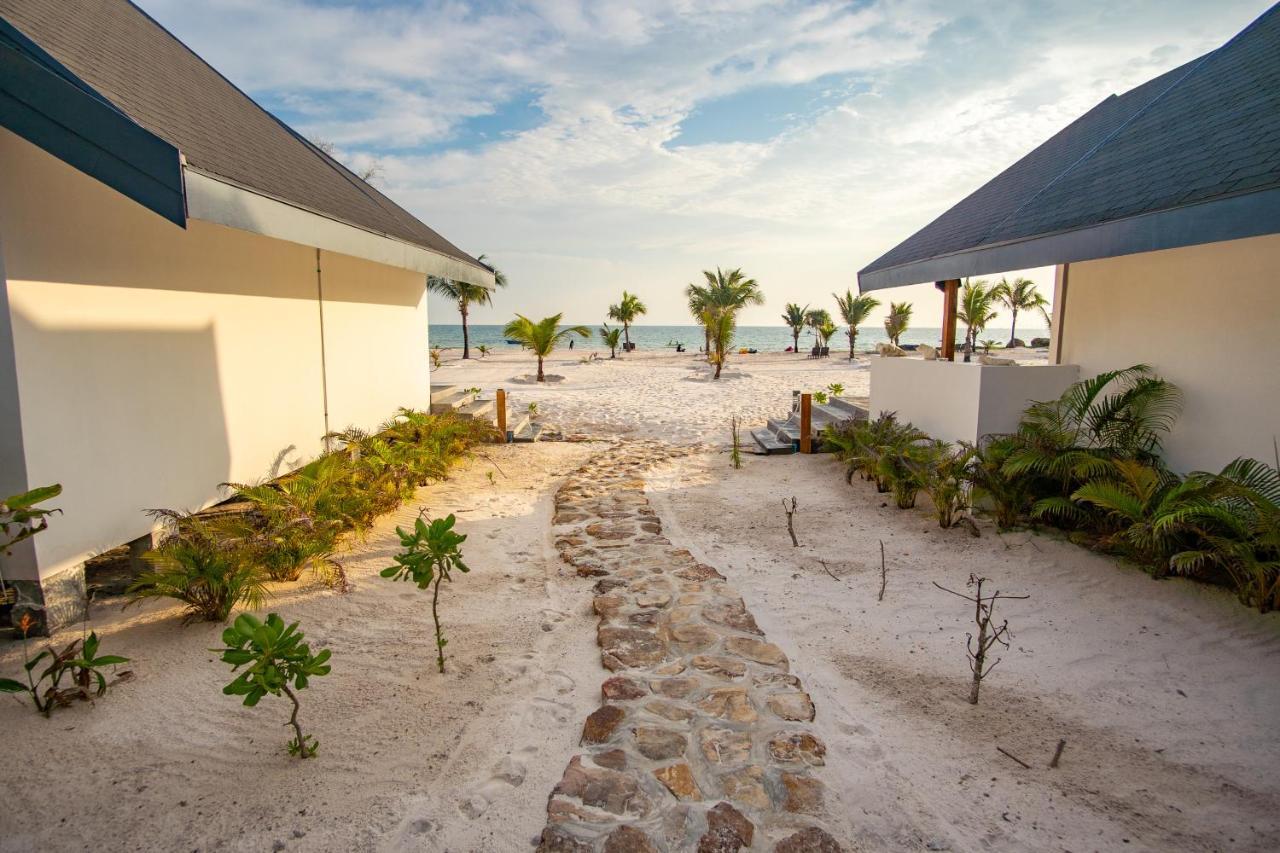 You&Me Resort Pagoda Beach Exterior photo