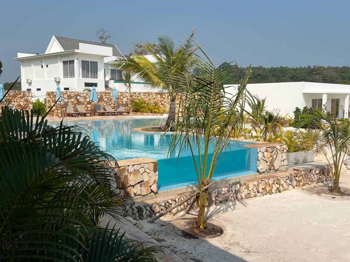 You&Me Resort Pagoda Beach Exterior photo
