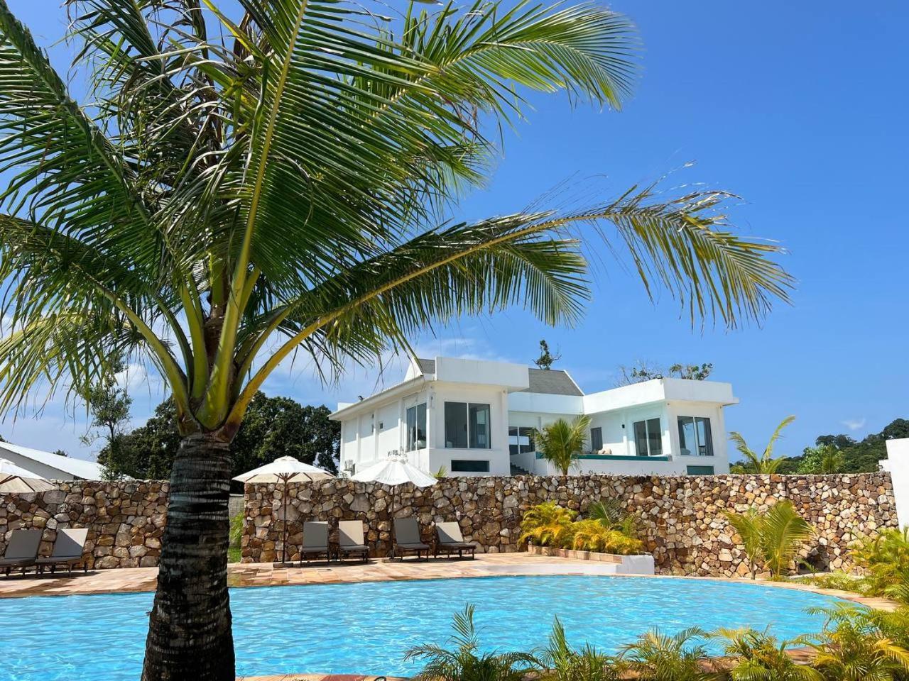 You&Me Resort Pagoda Beach Exterior photo
